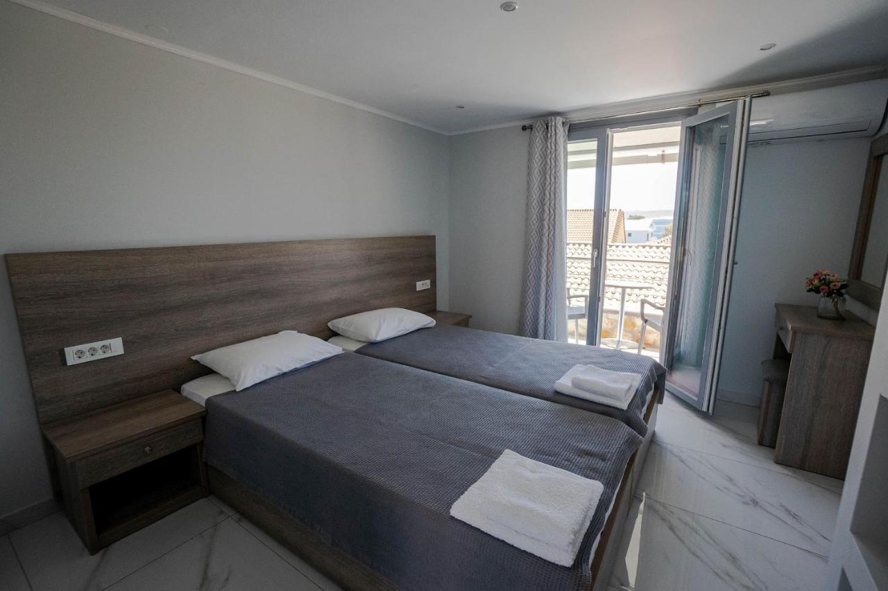 Golden Dolphin Studios & Apartments Алікес Екстер'єр фото
