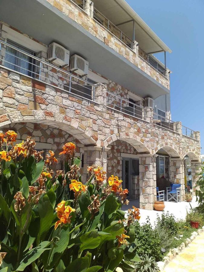 Golden Dolphin Studios & Apartments Алікес Екстер'єр фото