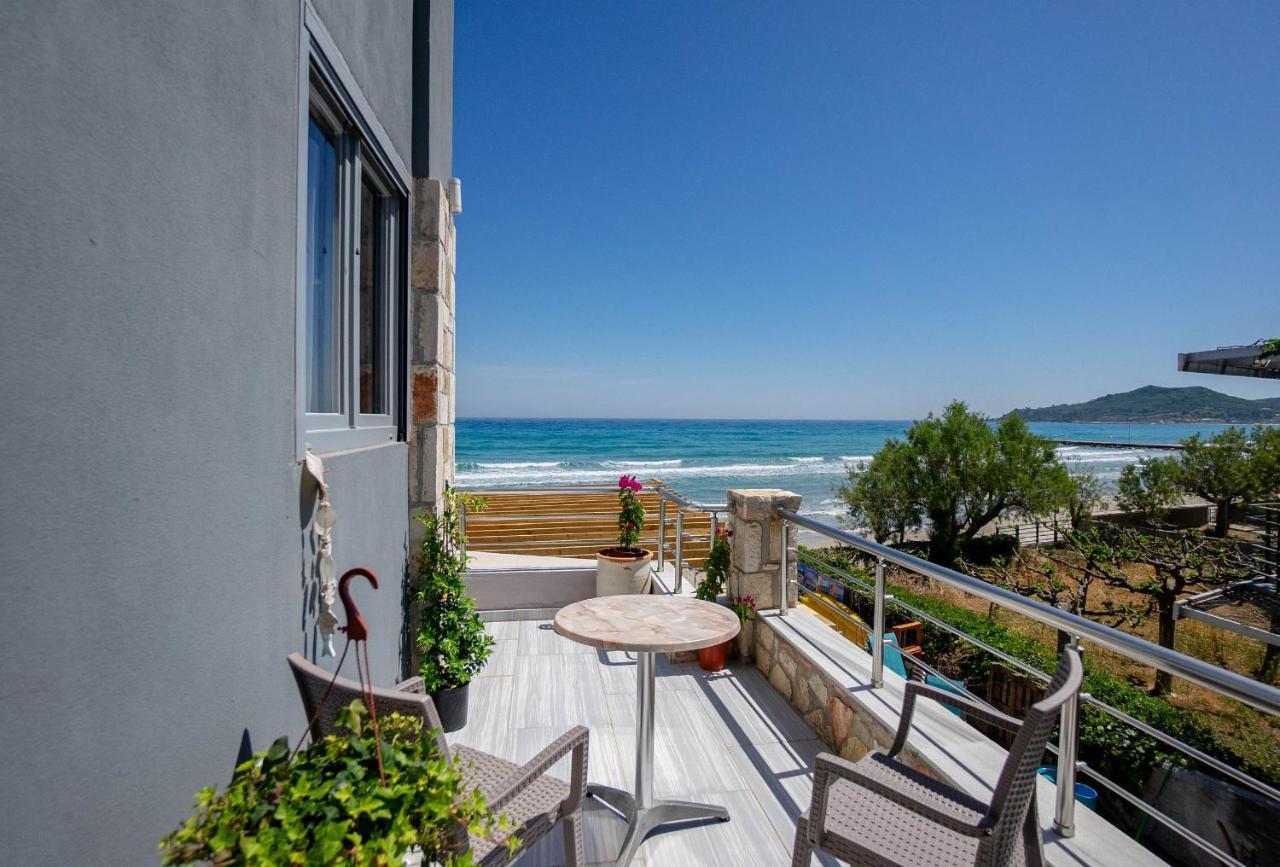 Golden Dolphin Studios & Apartments Алікес Екстер'єр фото